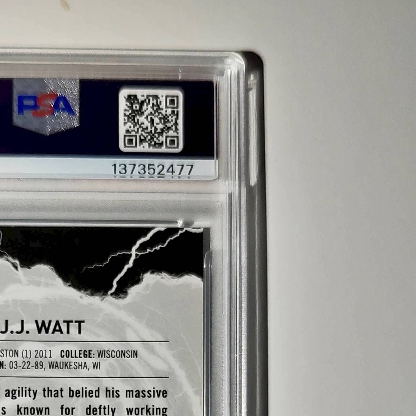 J.J. Watt 2023 Topps Resurgence Voltaic Blue Wave Refractor #RV-18 32/75 PSA 10