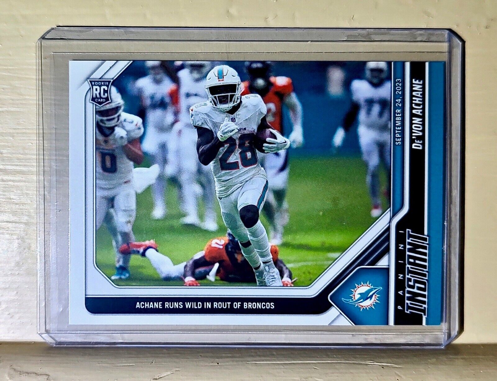 De'Von Achane 2023 Panini NFL Rookie Football #5 Card 1 of 201 Dolphins