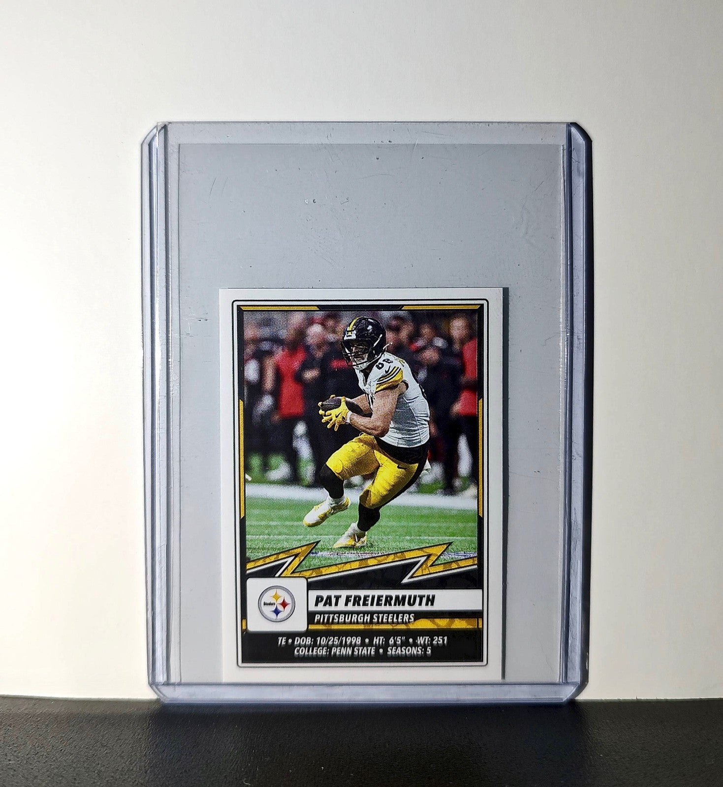 Pat Freiermuth 2025 Panini NFL #157 Sticker Pittsburgh Steelers