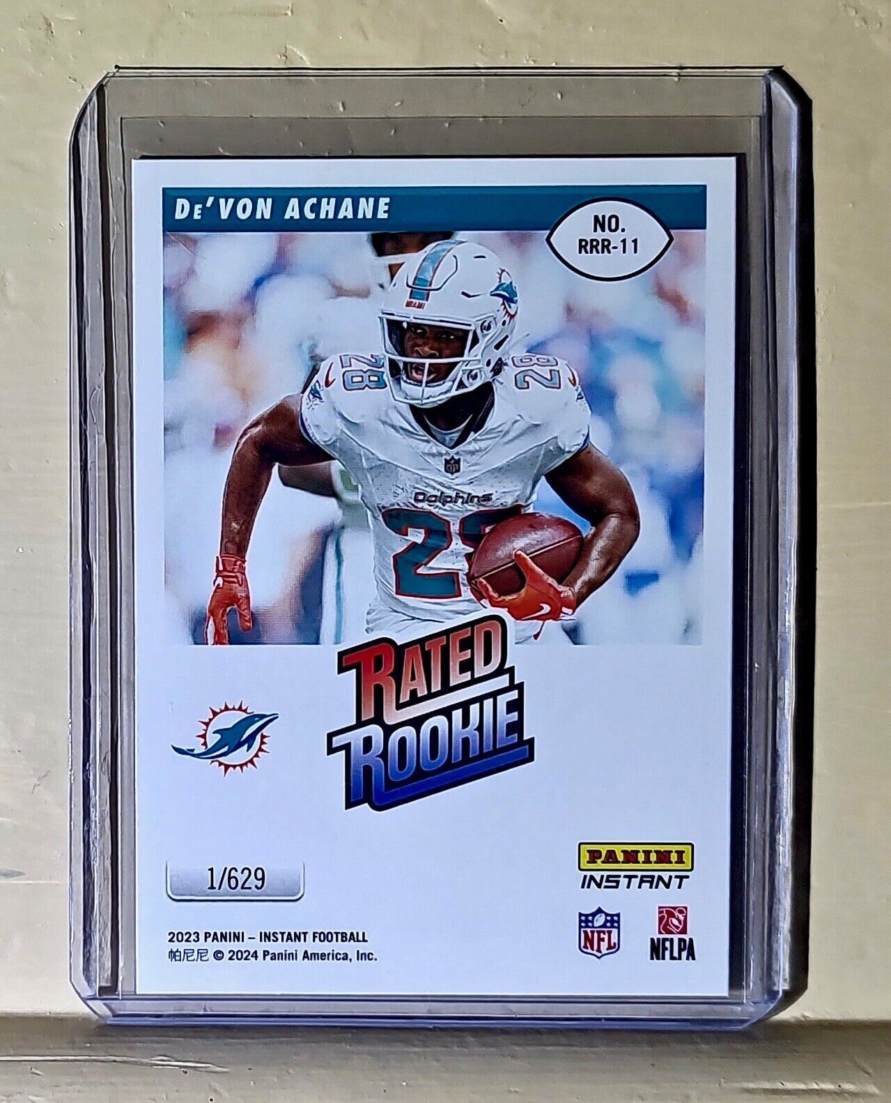 De'Von Achane	2023 Panini NFL Rated Rookie Retro #11 Card Miami Dolphins 1/629