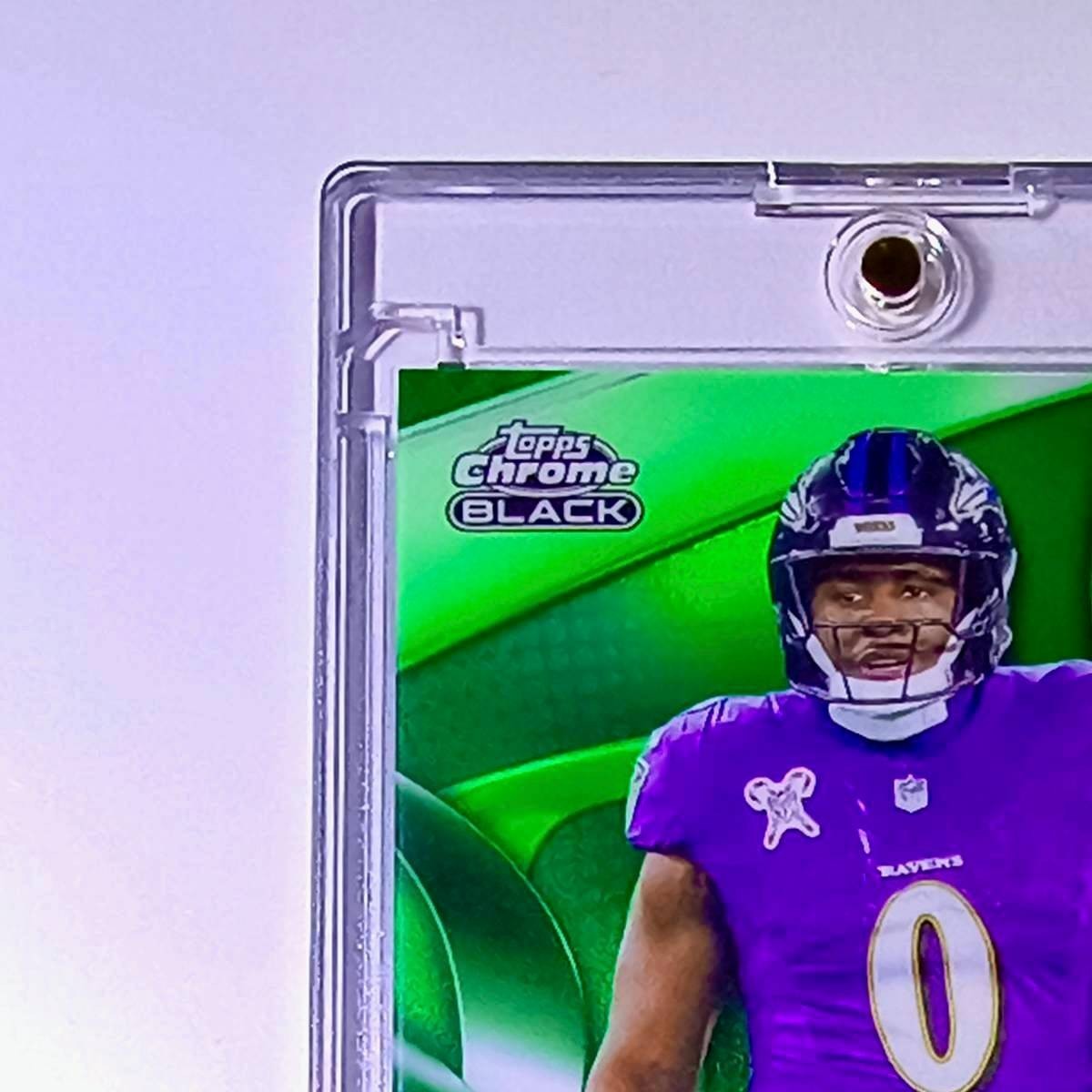 Roquan Smith 2025 NFL Topps Chrome Black #22 Green Refractor 22/99 Card Ravens