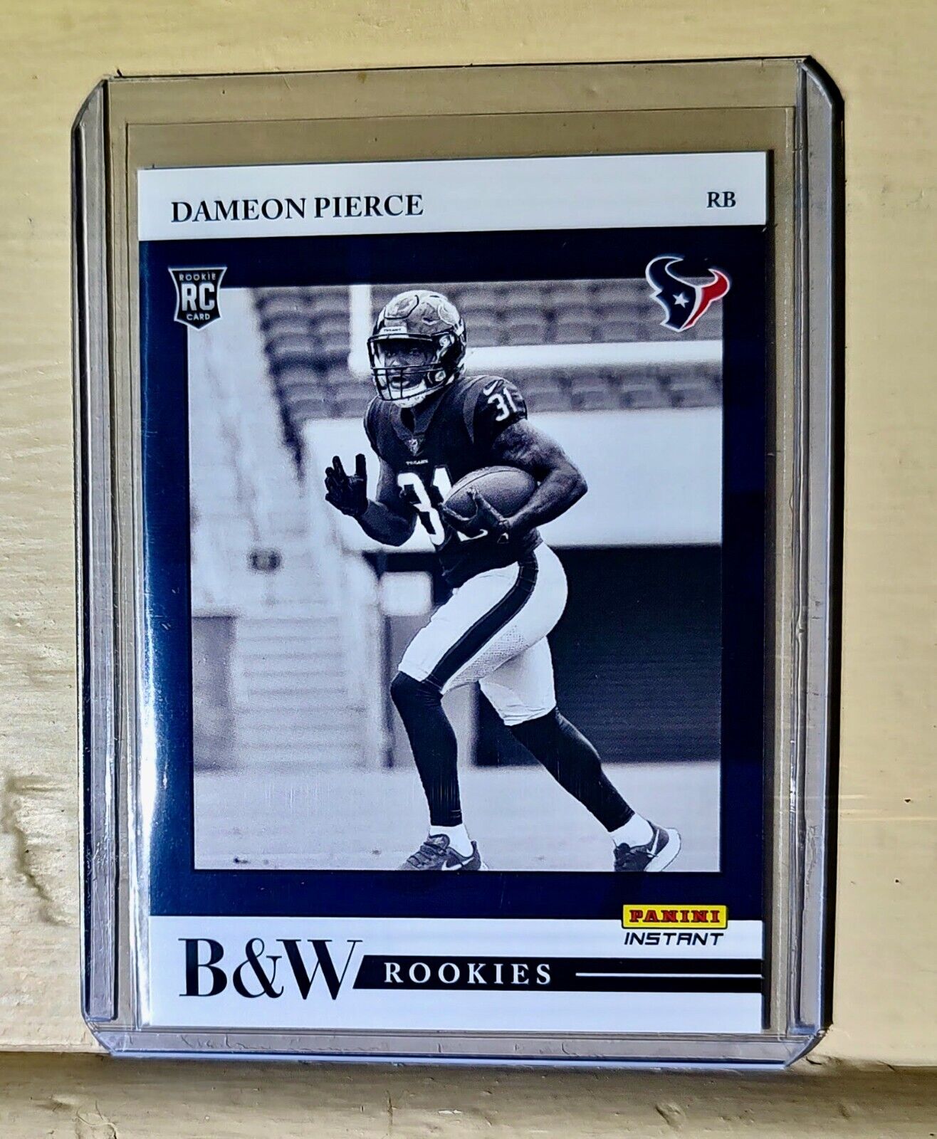 Dameon Pierce 2022 Panini NFL Black & White Rookies #32 Football Card 1 of 649