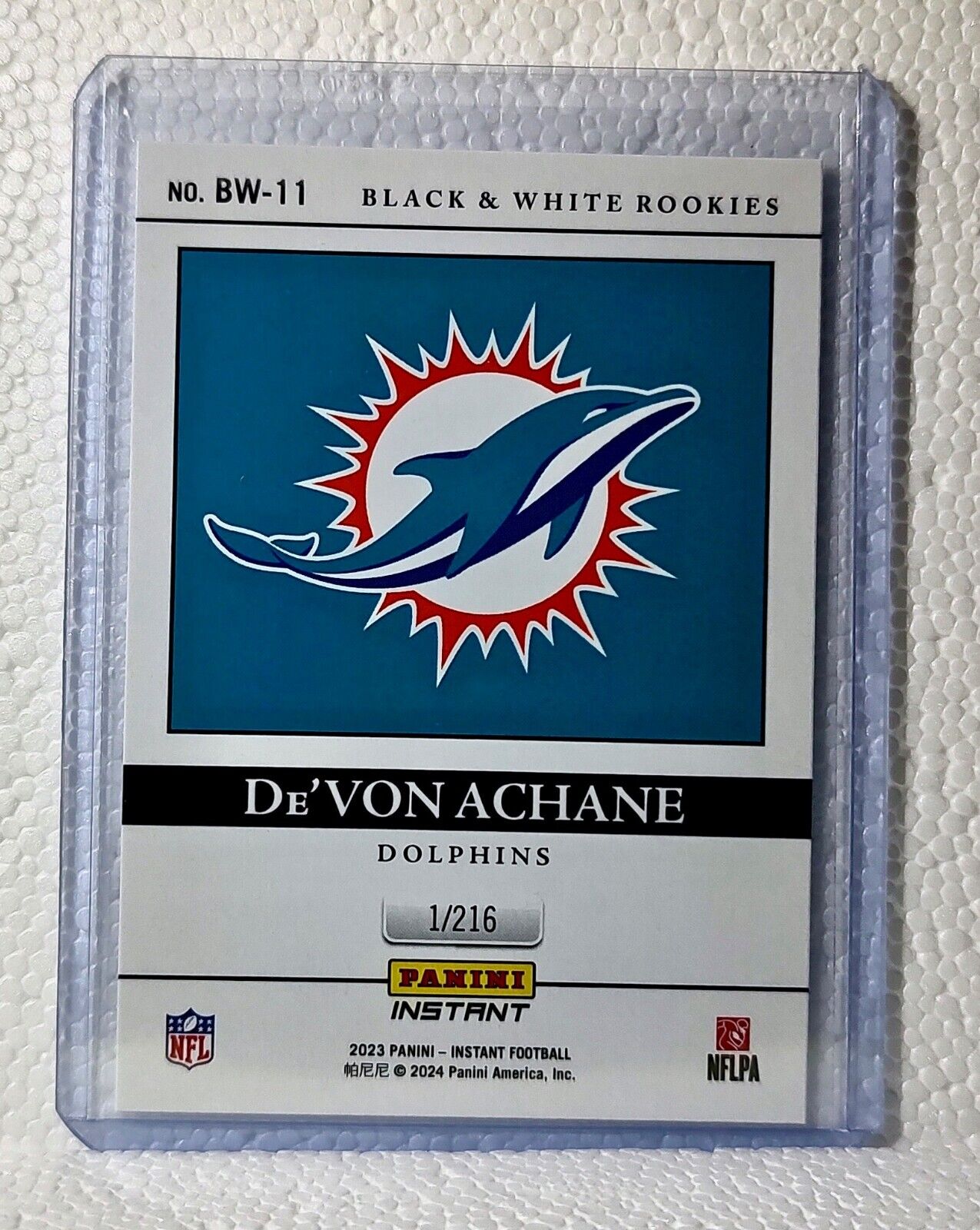 De'Von Achane 2023 Panini NFL #11 Black & White Rookies Card Dolphins 1/216