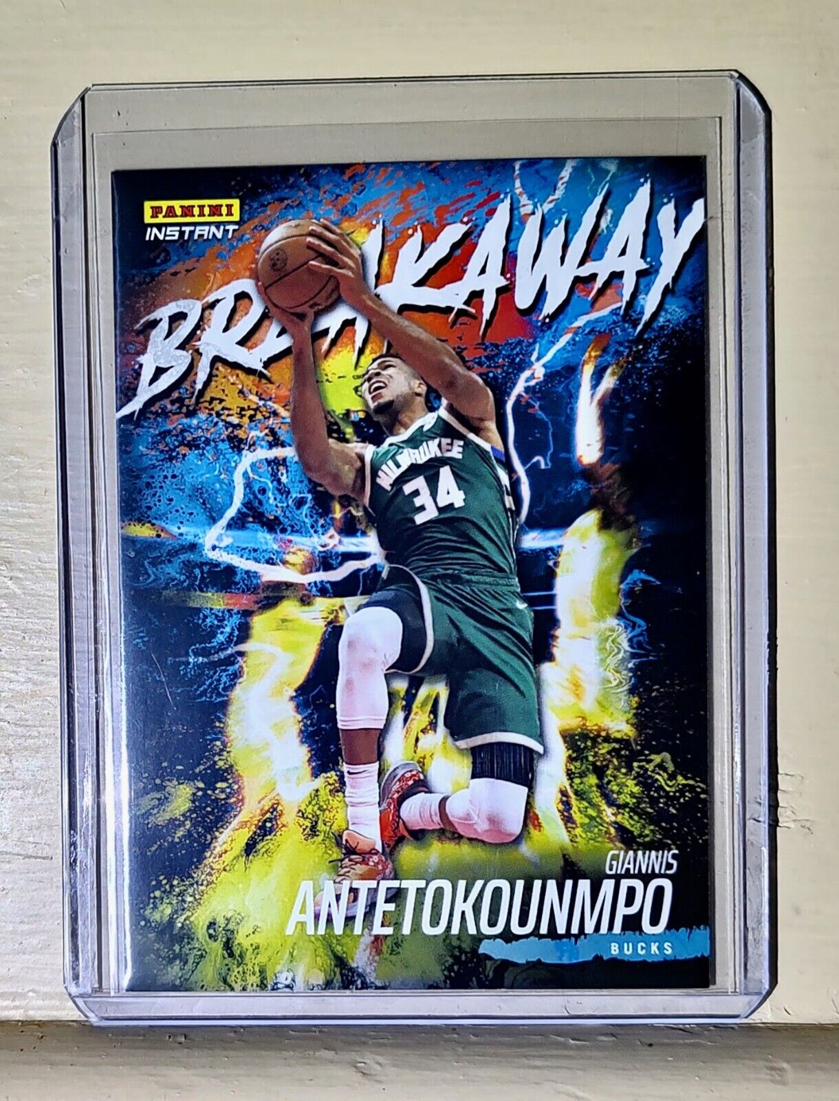 Giannis Antetokounmpo 2022-23 Panini NBA Breakaway #9 Basketball Card 1/2304