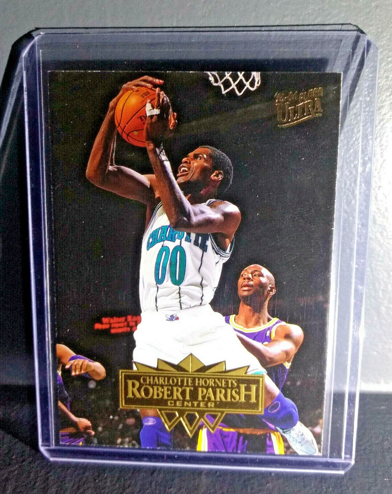 1995-96 Robert Parish Fleer Ultra #23 Basketball Card