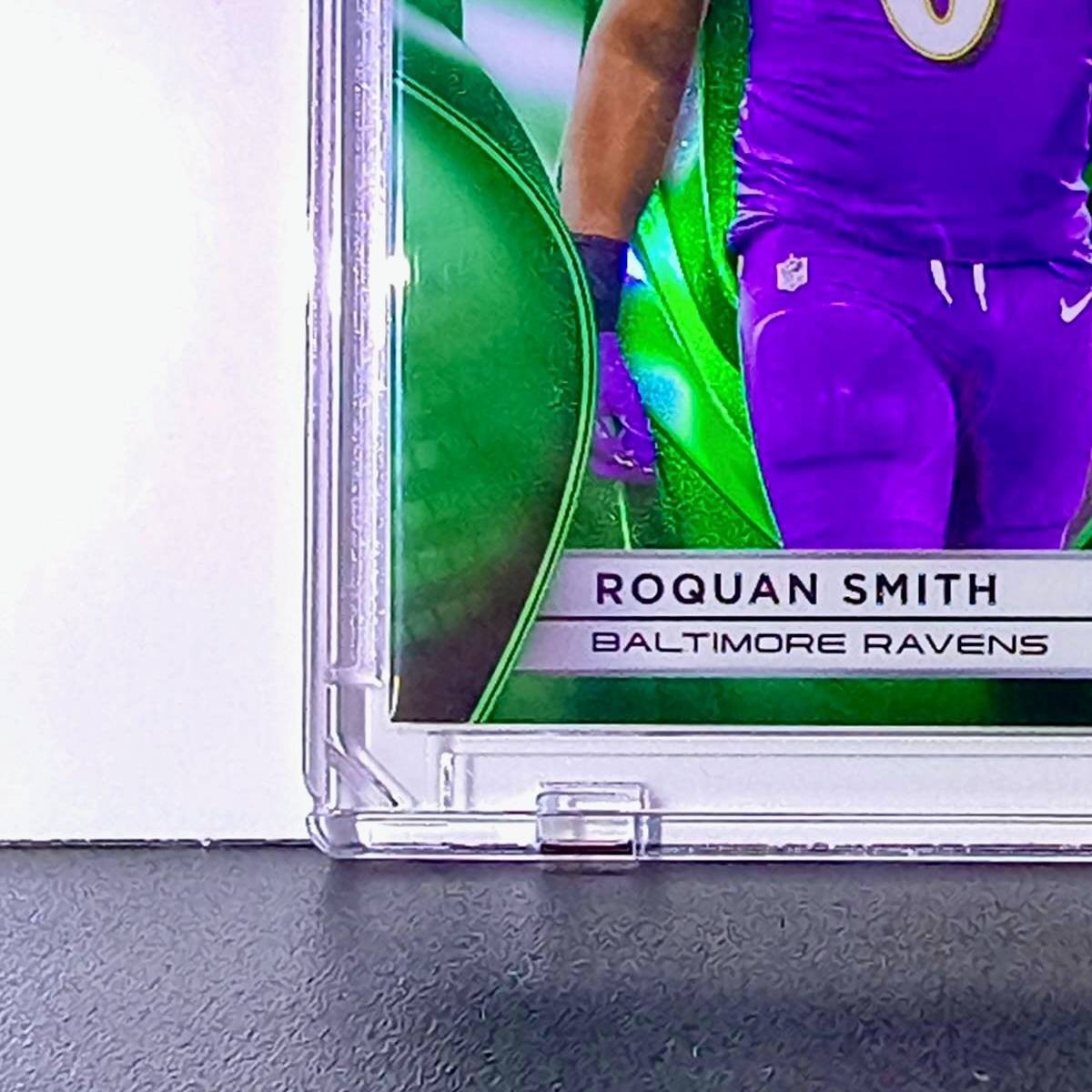 Roquan Smith 2025 NFL Topps Chrome Black #22 Green Refractor 22/99 Card Ravens